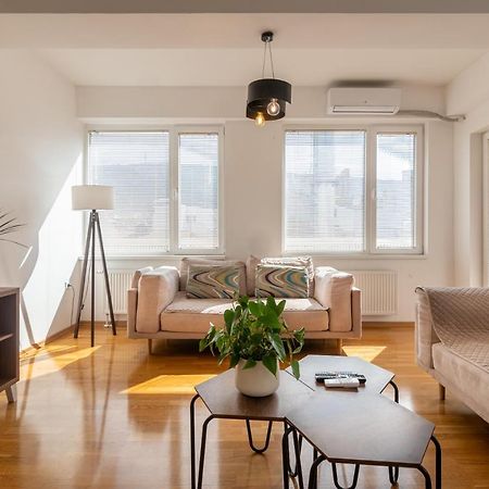 High-End Spacious Apartment Next To City Mall Skopje Bagian luar foto