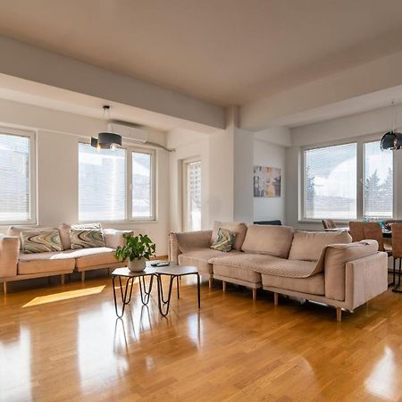 High-End Spacious Apartment Next To City Mall Skopje Bagian luar foto