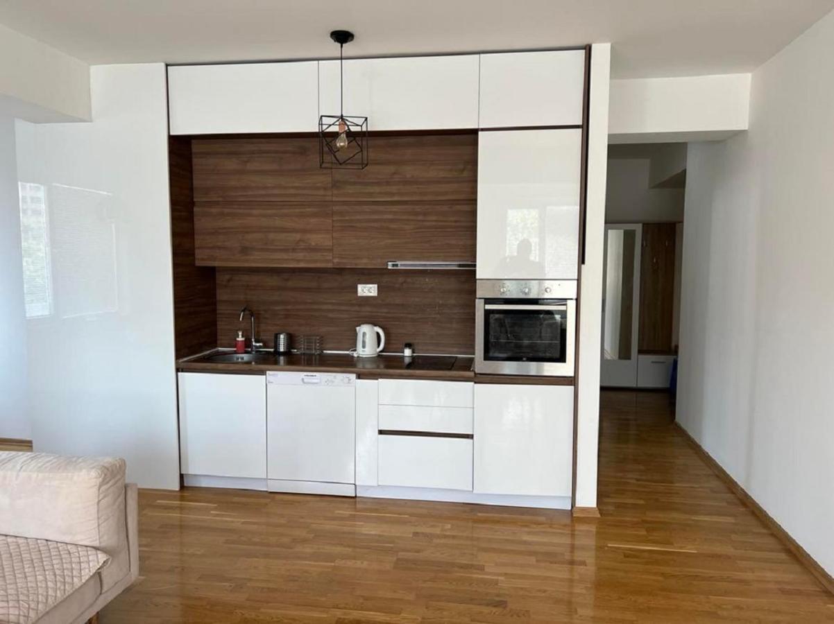 High-End Spacious Apartment Next To City Mall Skopje Bagian luar foto