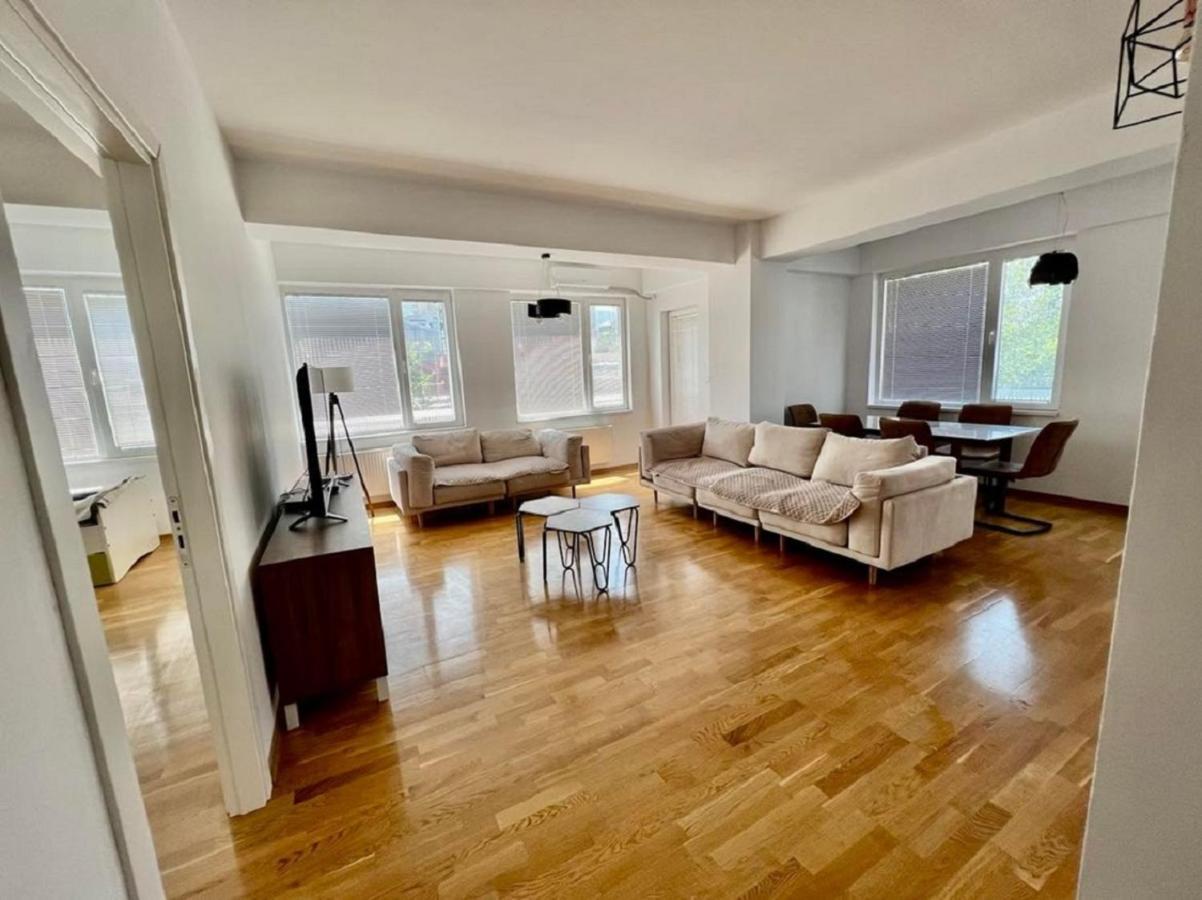 High-End Spacious Apartment Next To City Mall Skopje Bagian luar foto