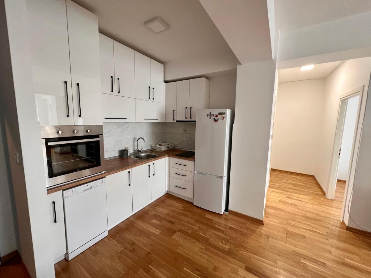 High-End Spacious Apartment Next To City Mall Skopje Bagian luar foto