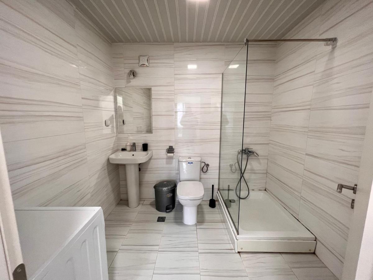 High-End Spacious Apartment Next To City Mall Skopje Bagian luar foto