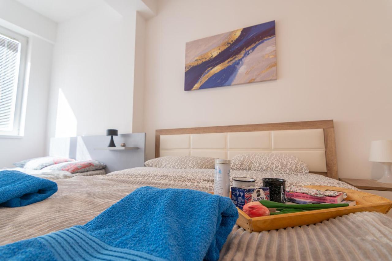 High-End Spacious Apartment Next To City Mall Skopje Bagian luar foto