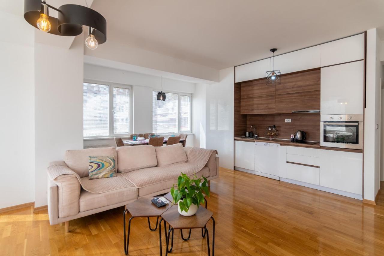 High-End Spacious Apartment Next To City Mall Skopje Bagian luar foto