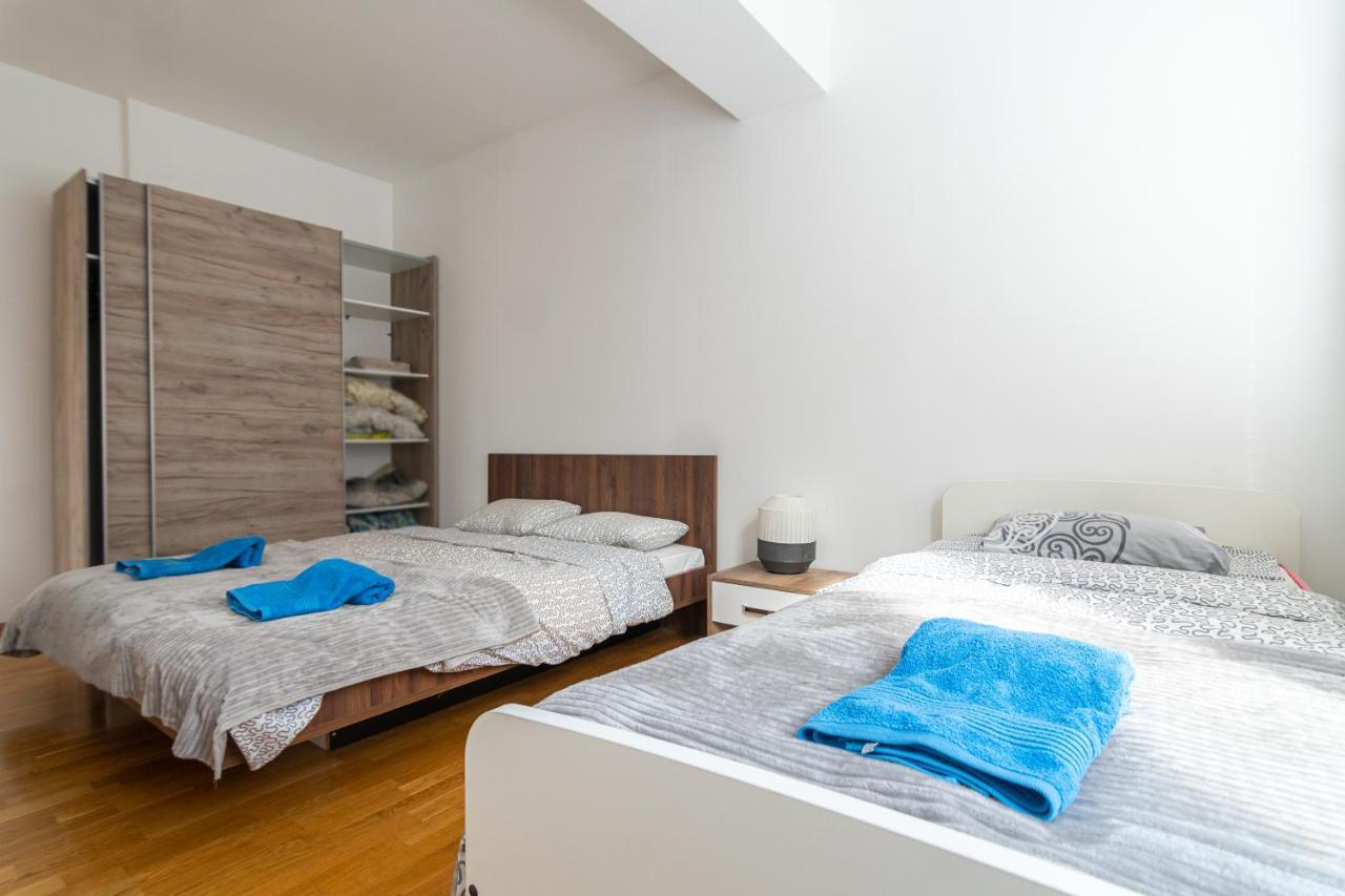 High-End Spacious Apartment Next To City Mall Skopje Bagian luar foto