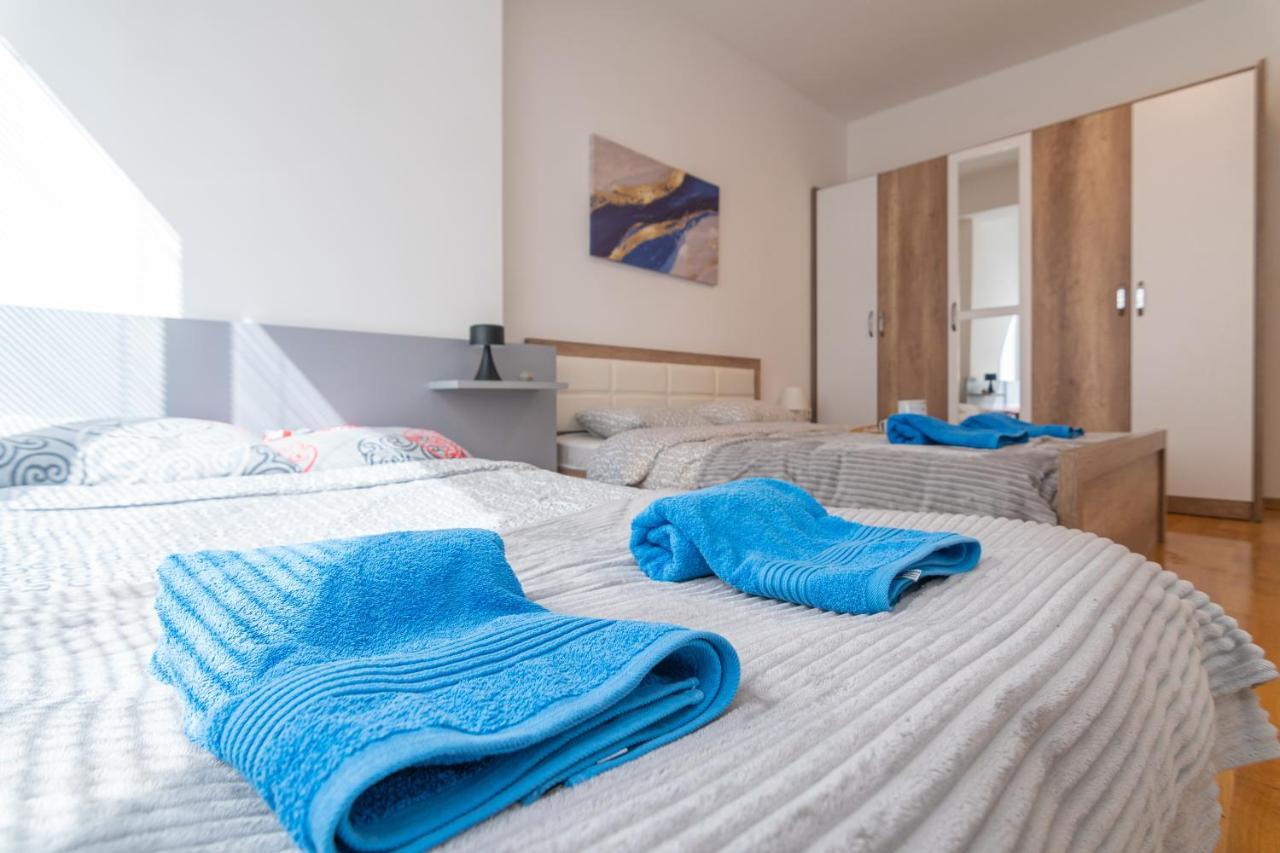 High-End Spacious Apartment Next To City Mall Skopje Bagian luar foto