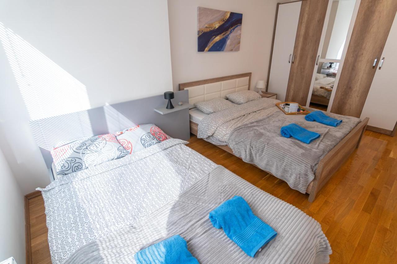 High-End Spacious Apartment Next To City Mall Skopje Bagian luar foto