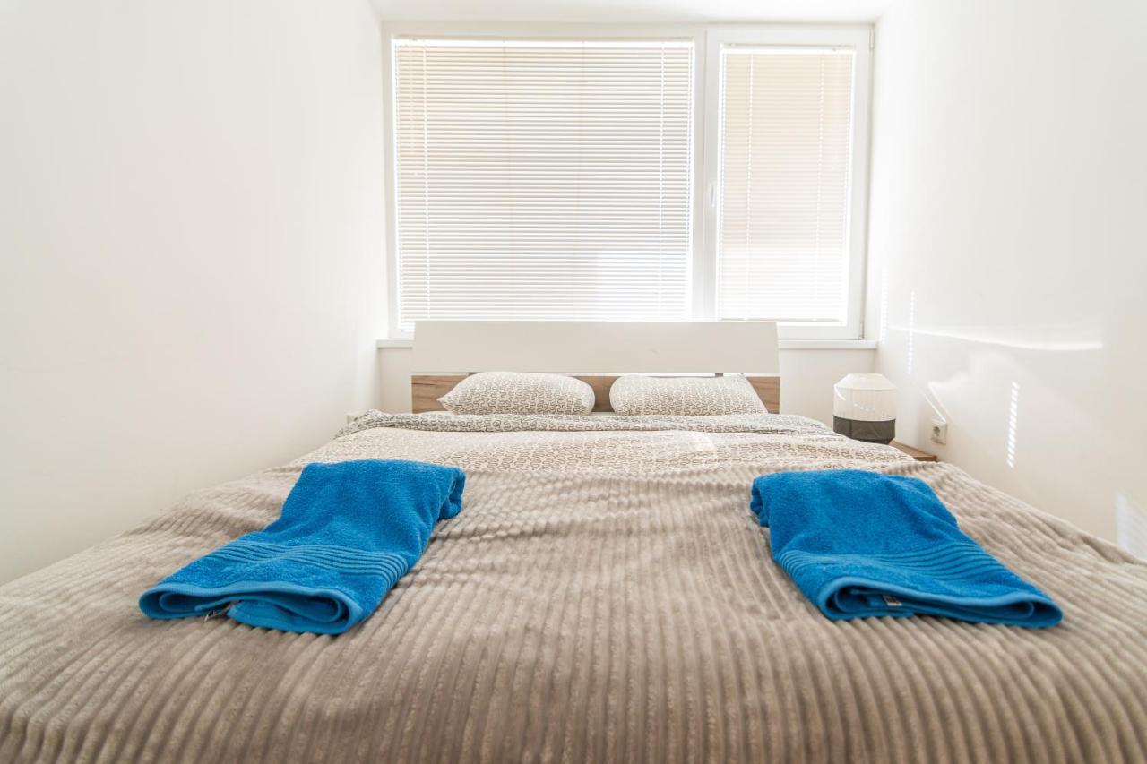 High-End Spacious Apartment Next To City Mall Skopje Bagian luar foto