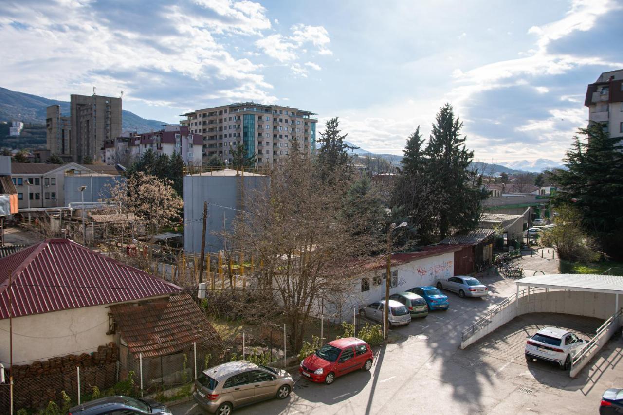 High-End Spacious Apartment Next To City Mall Skopje Bagian luar foto