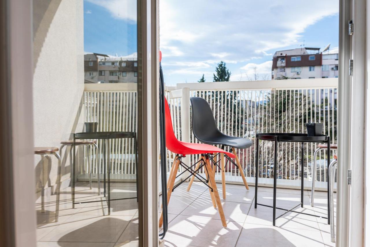 High-End Spacious Apartment Next To City Mall Skopje Bagian luar foto