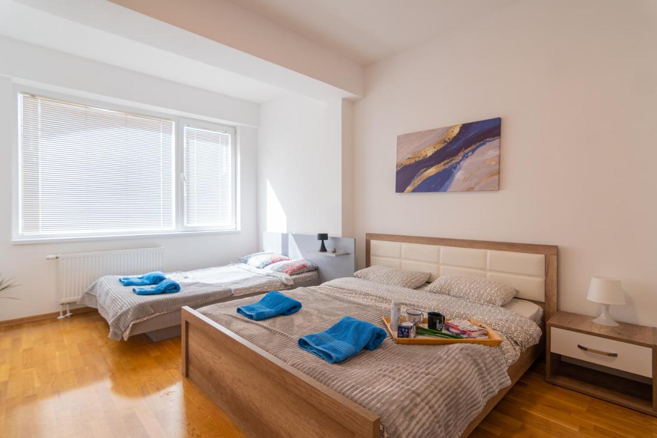 High-End Spacious Apartment Next To City Mall Skopje Bagian luar foto