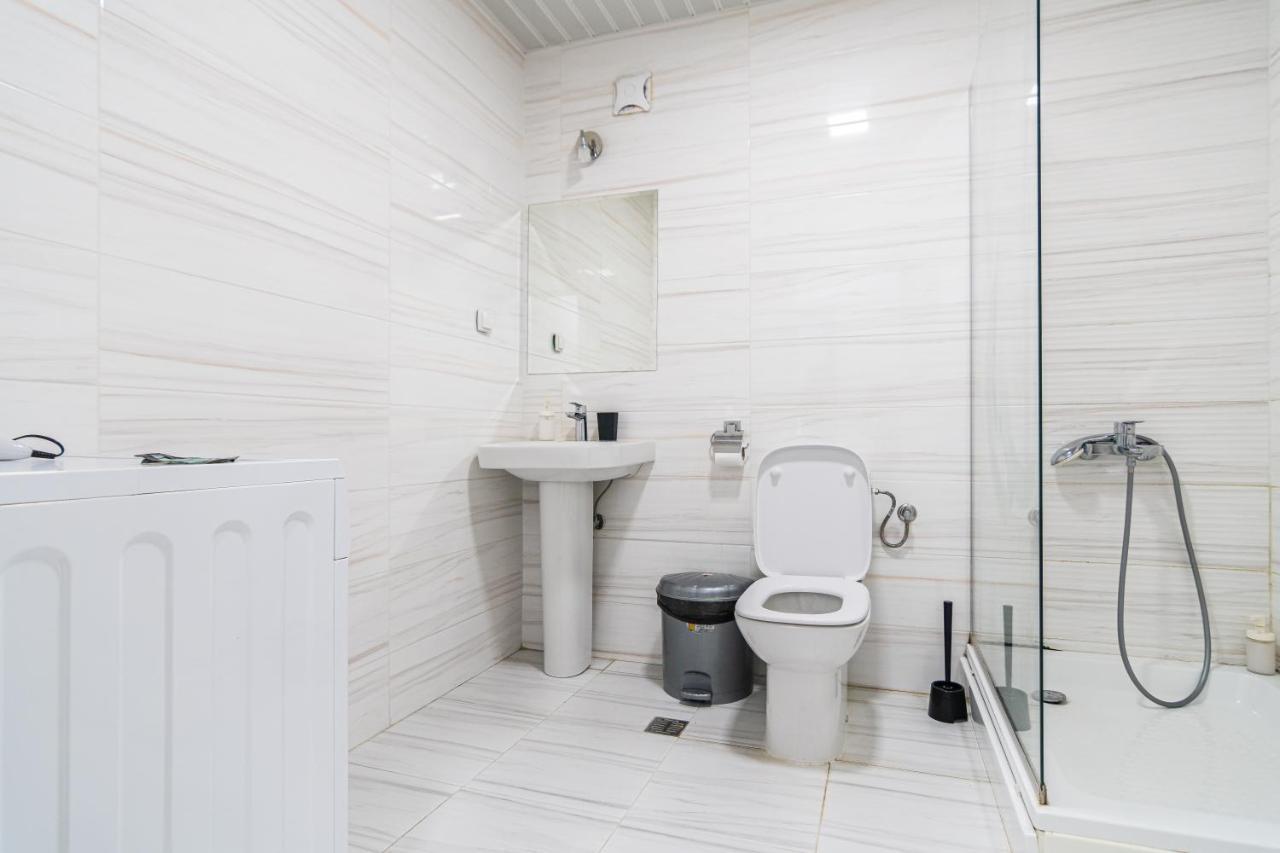 High-End Spacious Apartment Next To City Mall Skopje Bagian luar foto