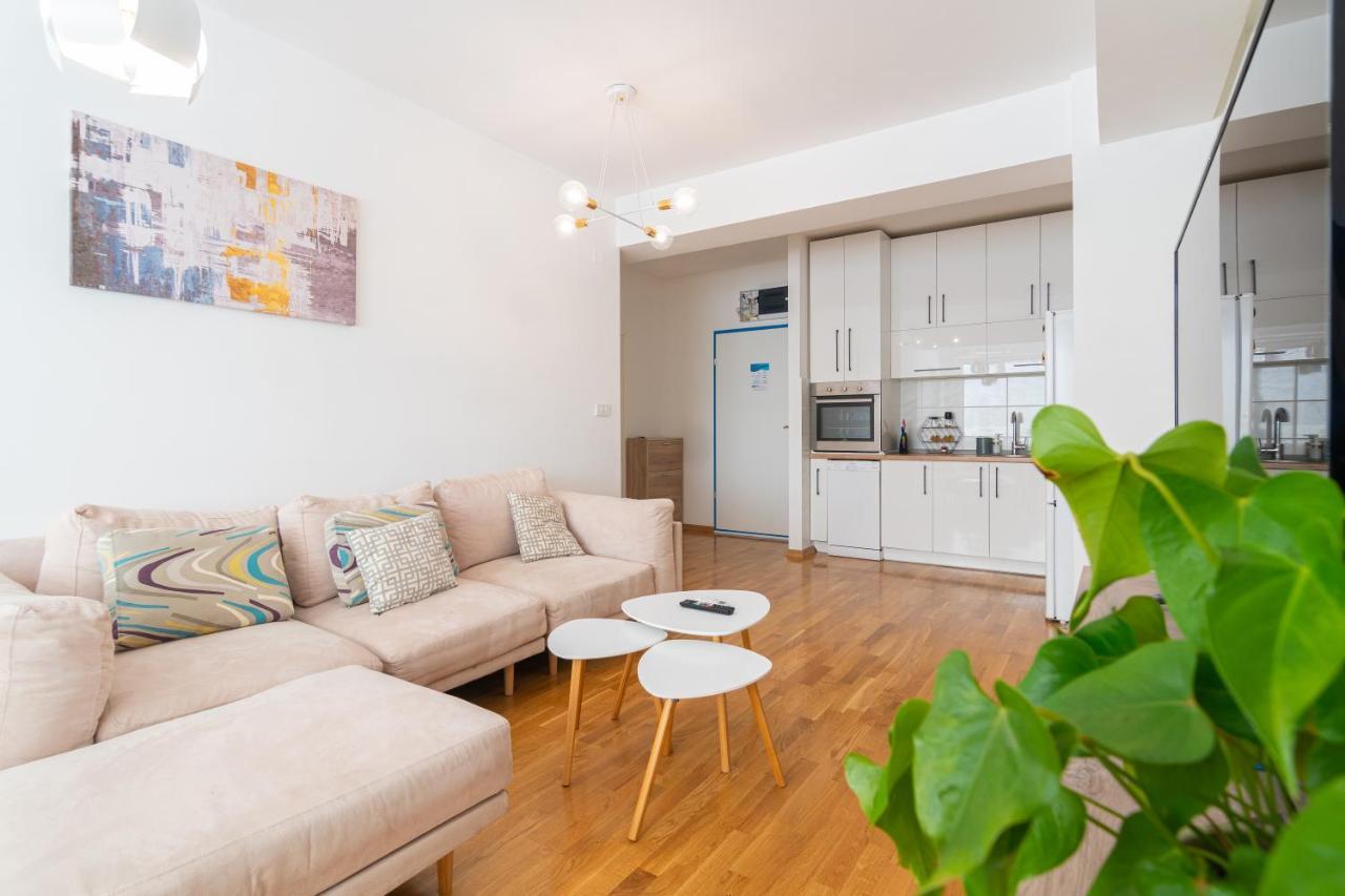 High-End Spacious Apartment Next To City Mall Skopje Bagian luar foto
